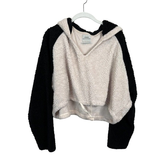 Urban Outfitters Tilly Cozy Faux Fur V Neck Cropped Hoodie Women's Medium - Picture 4 of 11